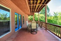 Beautiful cedar home 5 bed 3 bath w/ whirlpool tub 2 mile from Twin cove marina