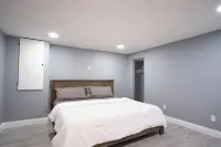 Modern Retreat on Six Acres - Sleeps 13 Hotels in Jersey Township