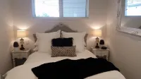 Luxurious SeaView Retreat, breakfast for a few days inc