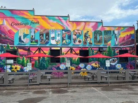 Bigfoot's Bunkhouse! Cozy Cabin, Cool Breeze Dogs Welcome! 45 min to white sands