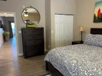 Grande Bay~RENOVATED~Parking Spot~Walk to Restaurants and beaches のホテル