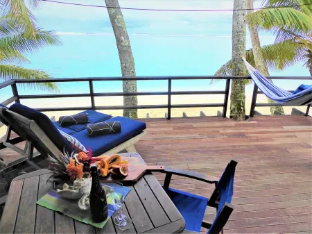 Vaka Rua - right over the golden sand facing the lagoon with air con Free WIFI