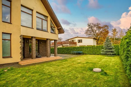 AmberVilla In a quiet place, next to the forest,near city center.Sauna with pool Отели рядом с достопримечательностью «Railway Station Shkirotava»