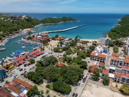 Beachfront 1 Bedroom Condo at Santa Cruz Beach. Your Coastal Retreat Awaits!