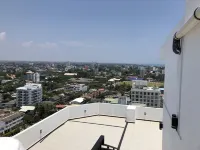 Sleeps 6, Family friendly , 1 Minute walk to Beach, Bars & Supermarkets 7 mins