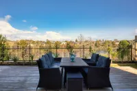 Wonderful River View - Brand New Home - 4 Bedrooms Hotel di Flagstaff