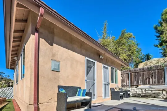 2Bds 1 Baths w/own entrance, outdoor resort lifestyle. Newly Remodeled