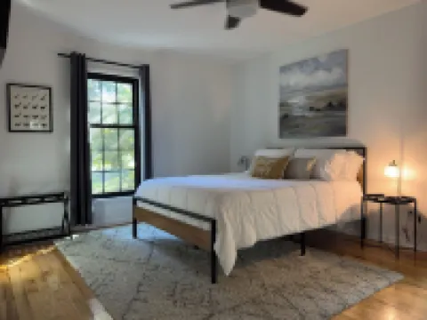 Ivy Kirk Cottage in the Village of Pinehurst