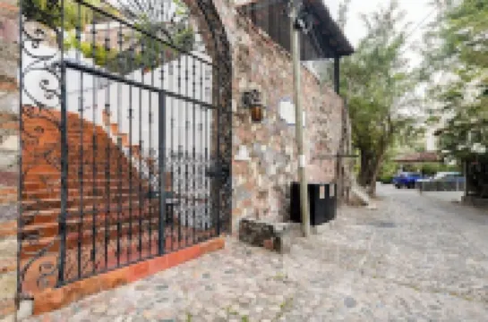 Huge Puerto Vallarta Penthouse 10 min to Beach. Nestled in the Hills / Jungle! Hotels in Alta Vista