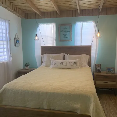 Casita tres mares!! Custom Home With private  Pool, Outdoor Grill, Easy Beach Wa