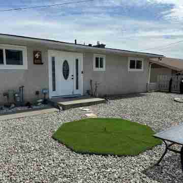 The View on 87th Osoyoos 2 bedroom, 1.5 bath, covered patio view vacation home. Hotel Exterior