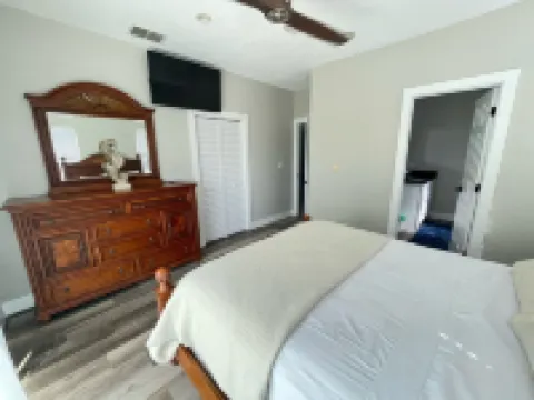 Boaters Waterfront Paradise. Dock included! Now with StarLink Wifi