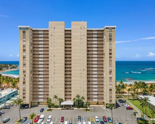 Ocean-Front, Family-Friendly Condo in Playa Azul, Luquillo. Sleeps up to 8! Hotels in Luquillo