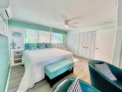 Platinum Paradise! Renovated/Modern Luxury! Romantic Couples Getaway! Book Now!