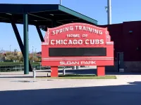 Walk to Cubs stadium ! Centrally Located Cozy Modern Condo Hotels near Lake Ramada