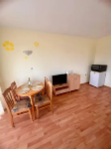 Cozy 1-bedroom apartment near Sunny Beach with pool, AC, WiFi