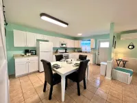 Blair's Bungalow - 2 bdrm w/dock slip Green Turtle Cay