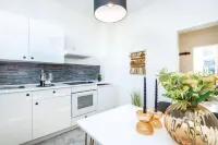 Perfect for 4 | 10min zur Messe, Bathtub + Shower, full Kitchen