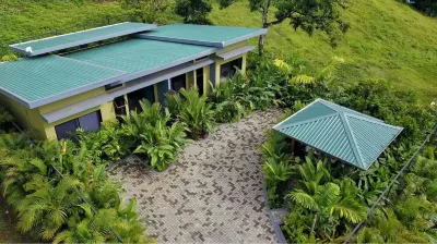 Comfortable 2-bedroom casita apartment near La Fortuna with hot tub