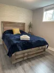 Cozy Private Suite with hot tub and fire-pit! Hotels near Needle Peak