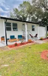 The Bungalow Getaway Hotels near Veterans Memorial Park