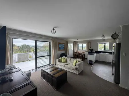 Skyline Apartments Raglan (Upper Apartment) Отели в г. Раглан