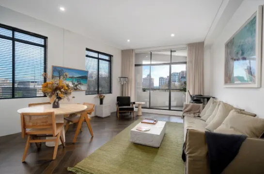 Luxury CBD Darlinghurst Apartment | King Bed, Pool & Sauna, Rooftop
