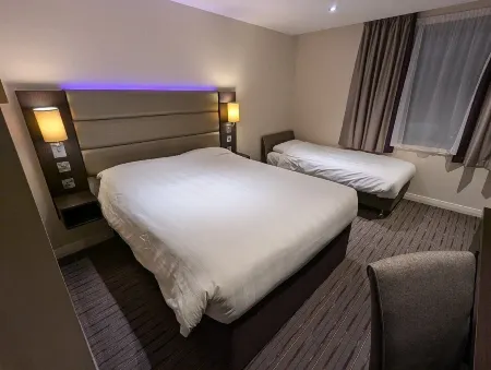 Charter Hotel Bournemouth Отели в г. Ферндаун