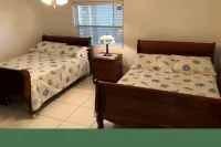 Vitamin Sea - Beachfront and ground floor at Coral Bay