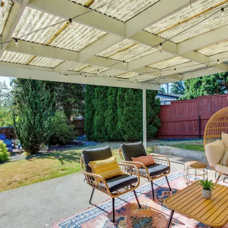 Updated Tacoma Home w/ Fire Pit!