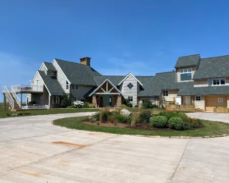 45 Steps - the Culinary Beachside Inn Hotels in Kings County