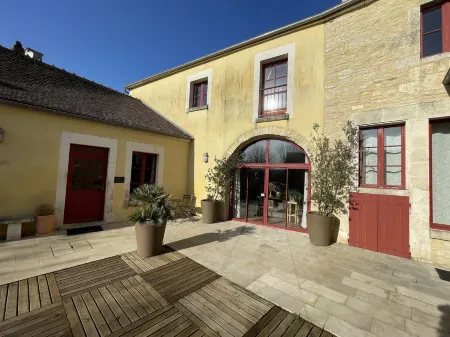 Le P'Tit Louis Отели в г. Шабли