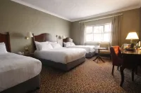 Seven Oaks Hotel