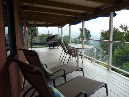 A Beautiful Edge of the World Bed & Breakfast Отели рядом с достопримечательностью «Greenwell Coffee Farm»