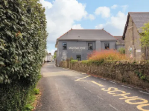 Ellenor Hotels in Malborough
