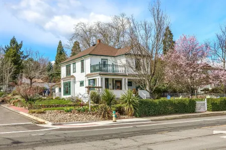 Abigail's Bed and Breakfast Inn