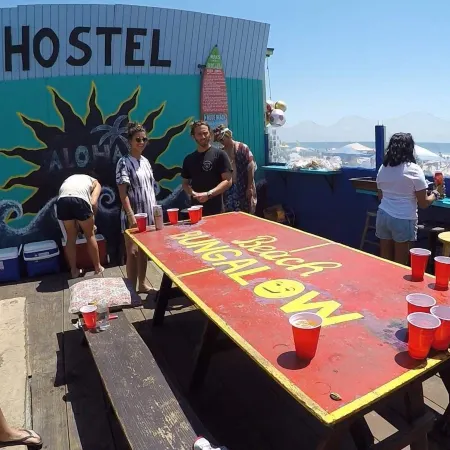ITH Beach Bungalow Surf Hostel San Diego Отели рядом с достопримечательностью «Пляж Мишен-Бич»