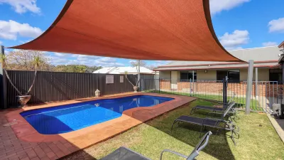 The Saltbush Motor Inn Hotels near ONE TREE