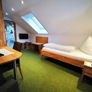 Café-Pension Feldbergblick Отели в г. Титизее-Нойштадт