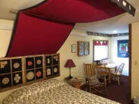 Cupola Inn Bed & Breakfast Hotels in Mason City