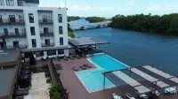 Grand Resort & Residences - Rooftop Pools