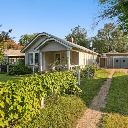 Reizend Haus 2 Bedroom Home by RedAwning