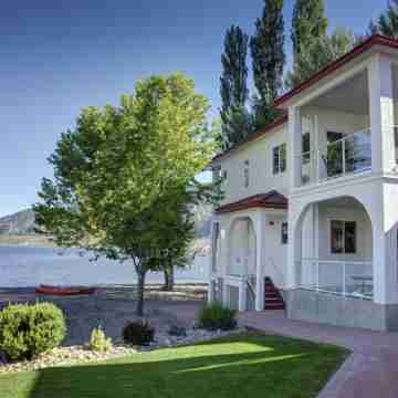 Sandy Beach Suites Hotel Exterior