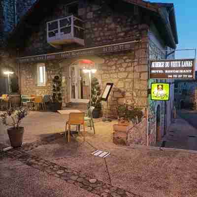 Logis Auberge du Vieux Lanas Hotel Exterior
