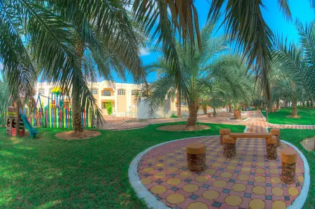 Asfar Resorts Al Ain Отели рядом с достопримечательностью «Дворец Эль Муджи»