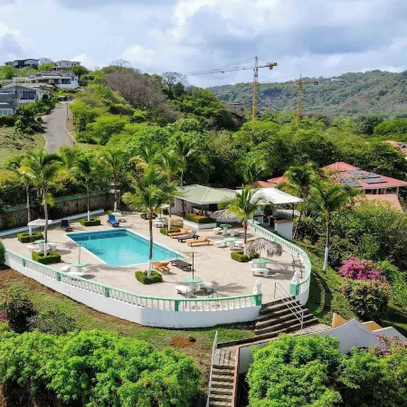 Tropical Condo with Spectacular Ocean Views, Panoramic Dining Terrace & Quick Walk to Beach
