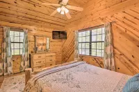Cozy Hiawassee Cabin w/ Fire Pit & Mtn Views! - parking