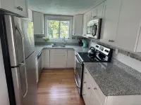 Location location location - renovated 2-bedroom condo on Long Sands Beach Hotels in Cape Neddick