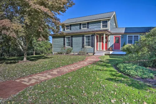 Lovettsville Cottage in Heart of Wine Country - Wifi