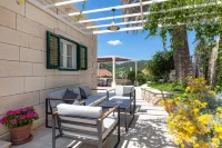Villa Mir Vami - Heated Pool, Sea Views & Beach 100m I Brač Island - Homestays